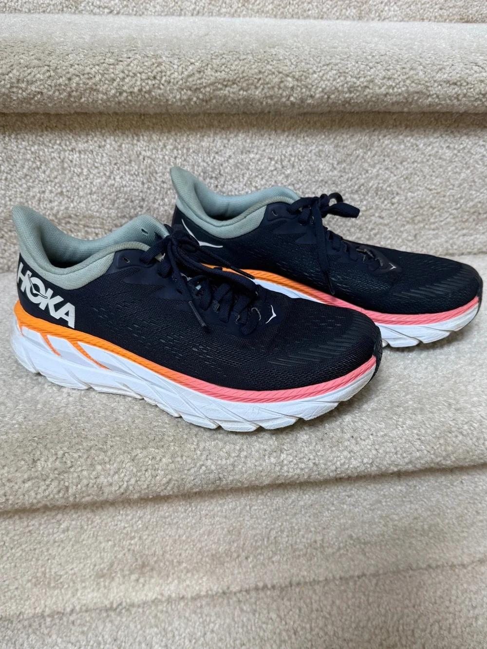 Hoka One One Clifton 7 Women’s Running Shoe Navy With Orange Coral Trim Size 8